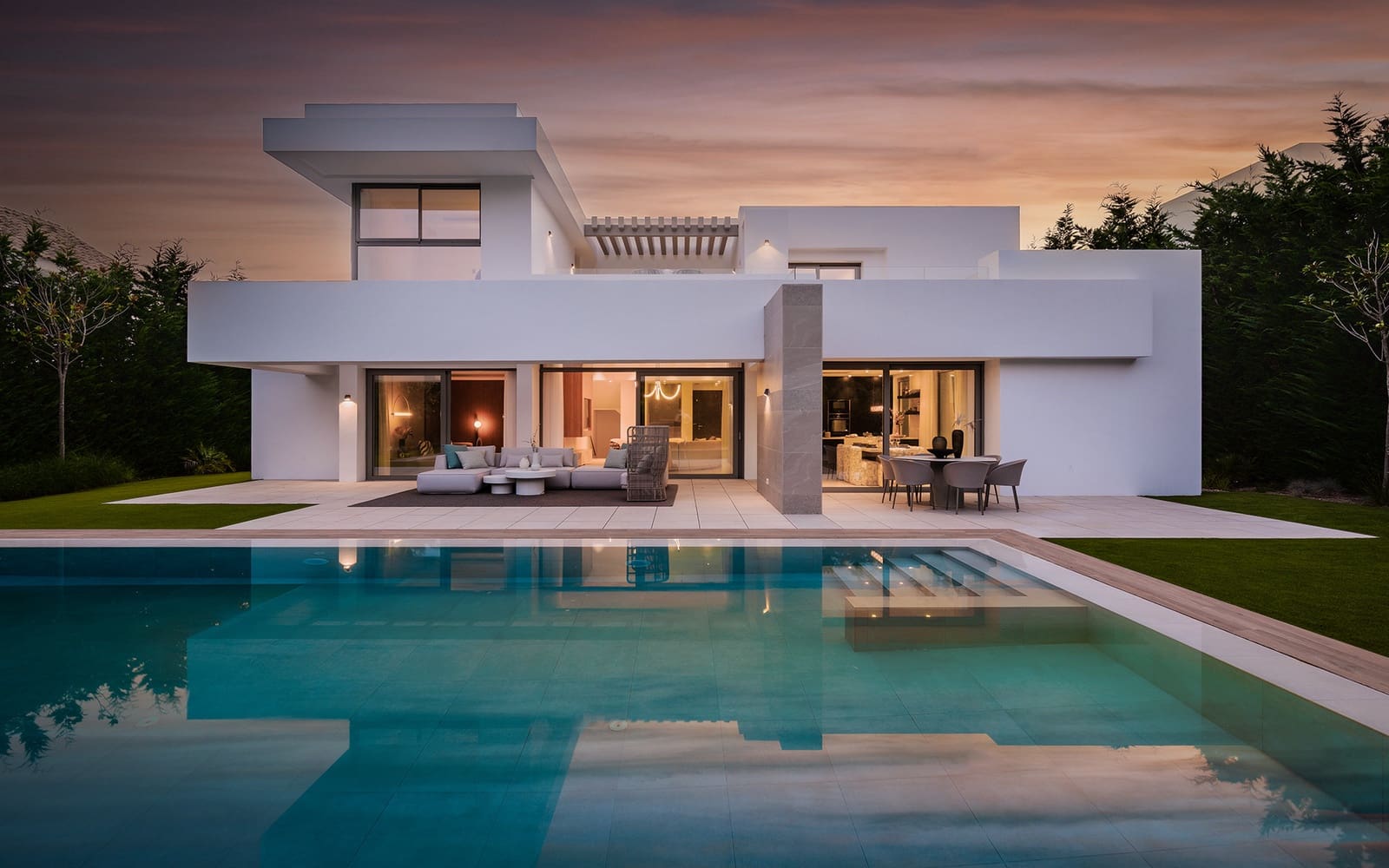 5 soverom Villa til salgs i El Paraiso med svømmebasseng garasje - € 2 495 000 (Ref: 9848864)