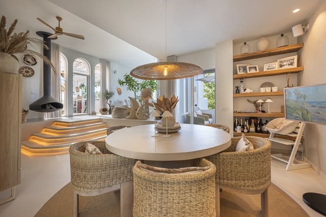 4 makuuhuone Huvila myytävänä paikassa La Dama de Noche - La Alzambra, Marbella mukana uima-altaan 
autotalli - 2 495 000 € (Ref: 9848866)