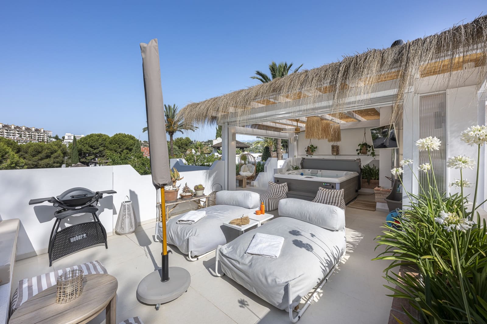 4 bedroom Villa for sale in Marbella with pool garage - € 2,495,000 (Ref: 9848866)