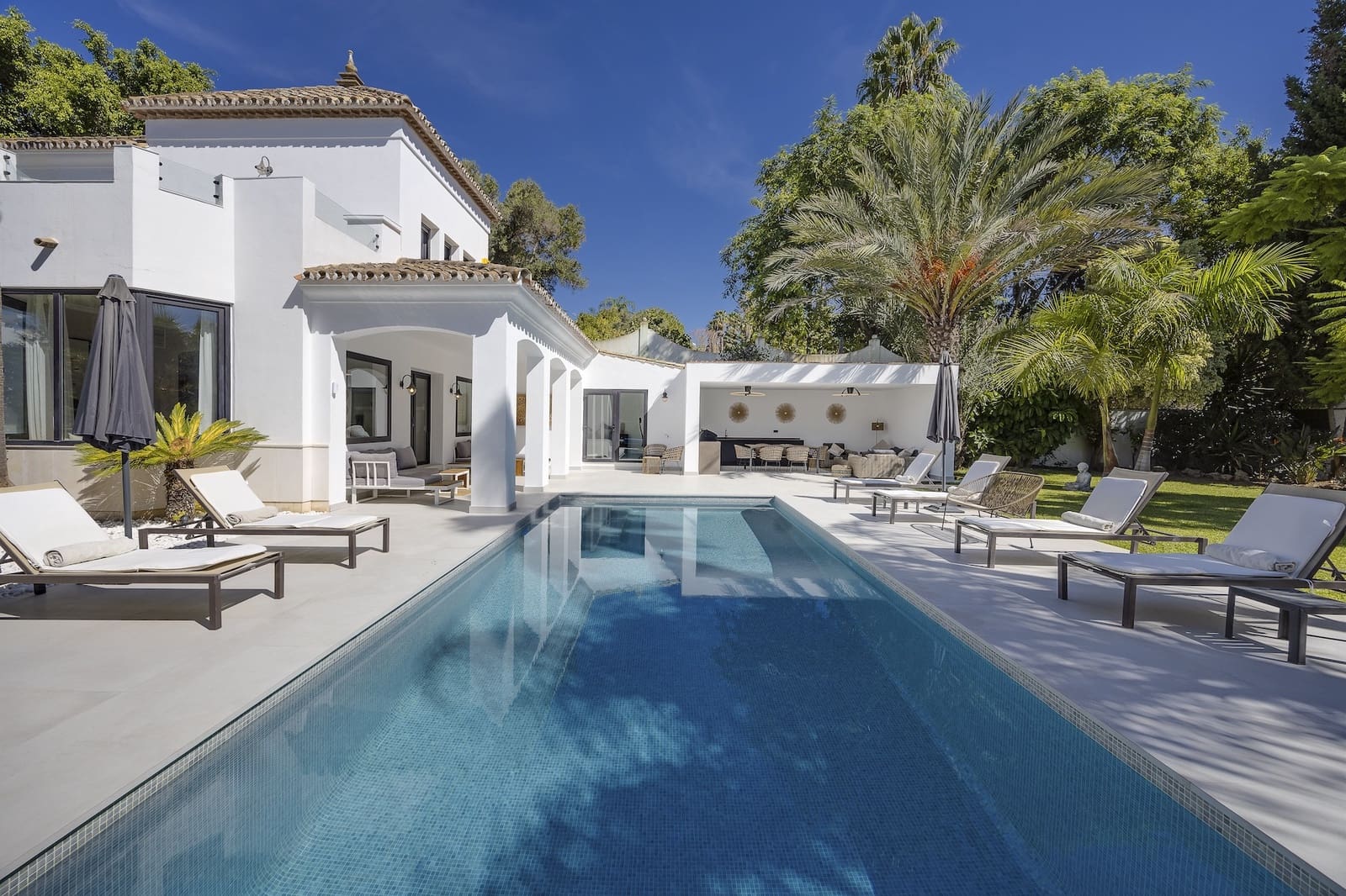 5 quarto Moradia para venda em Benahavis com piscina garagem - 1 998 000 € (Ref: 9848873)