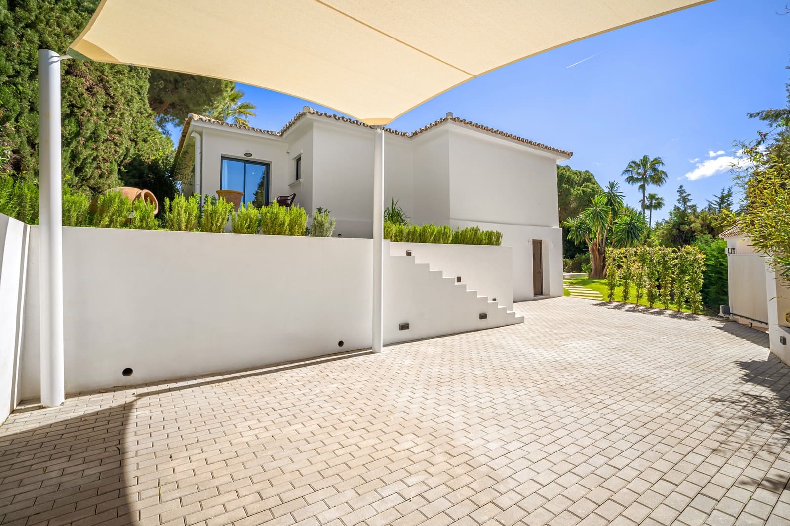 4 quarto Moradia para venda em Nueva Andalucia com piscina garagem - 3 100 000 € (Ref: 9848874)