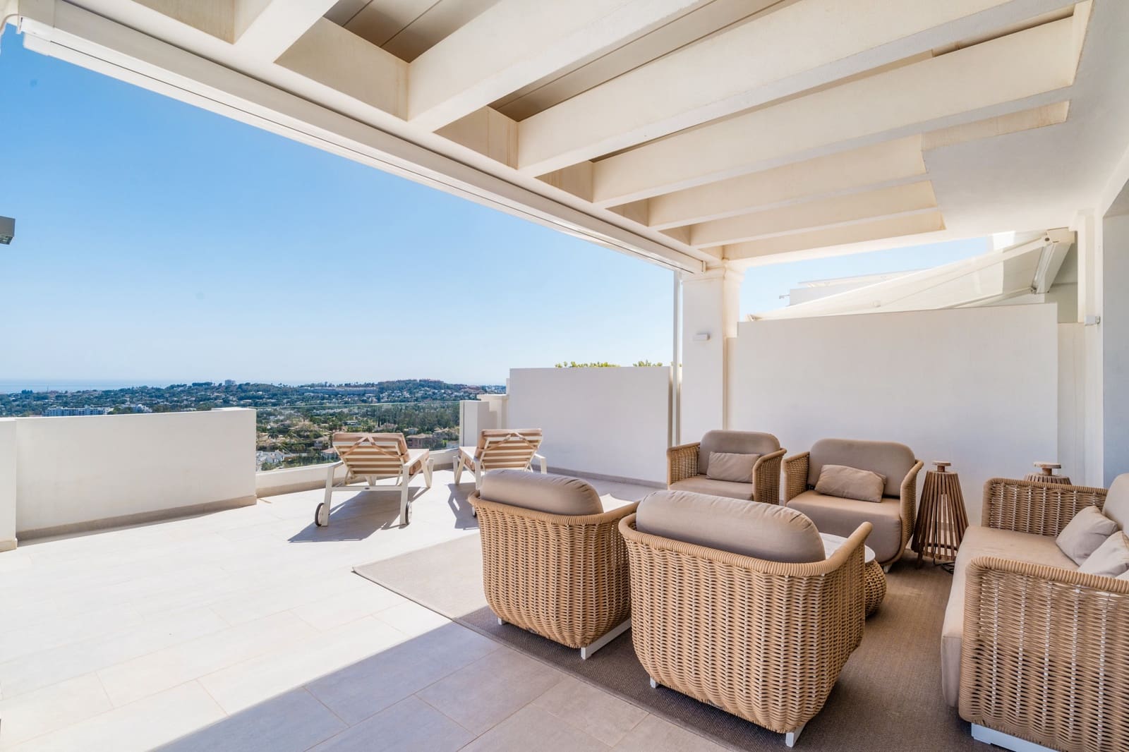 2 soverom Leilighet til salgs i Marbella med svømmebasseng garasje - € 1 420 000 (Ref: 9848875)