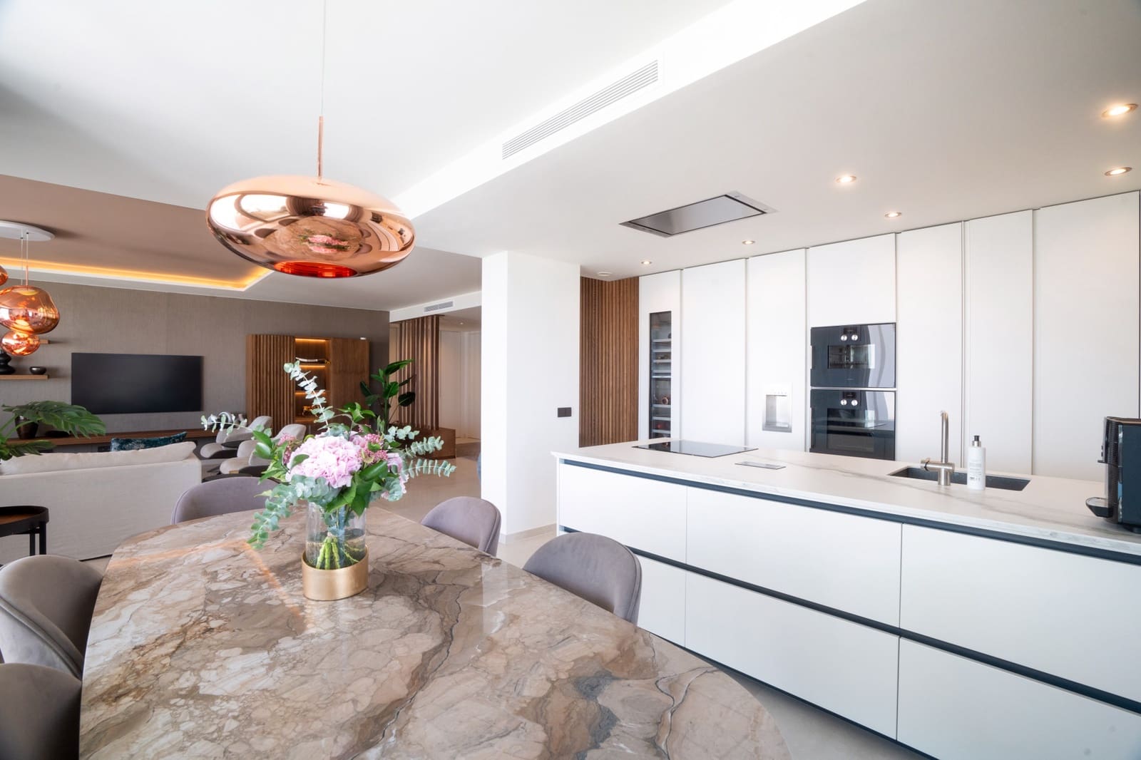 2 soverom Leilighet til salgs i Marbella med svømmebasseng garasje - € 1 420 000 (Ref: 9848875)