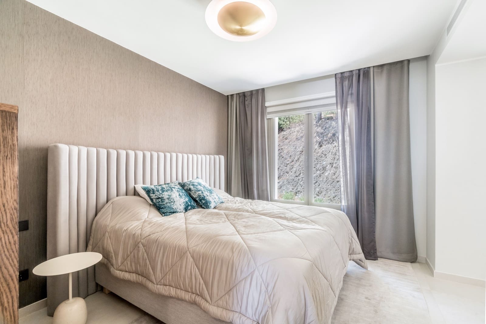 2 soverom Leilighet til salgs i Marbella med svømmebasseng garasje - € 1 420 000 (Ref: 9848875)