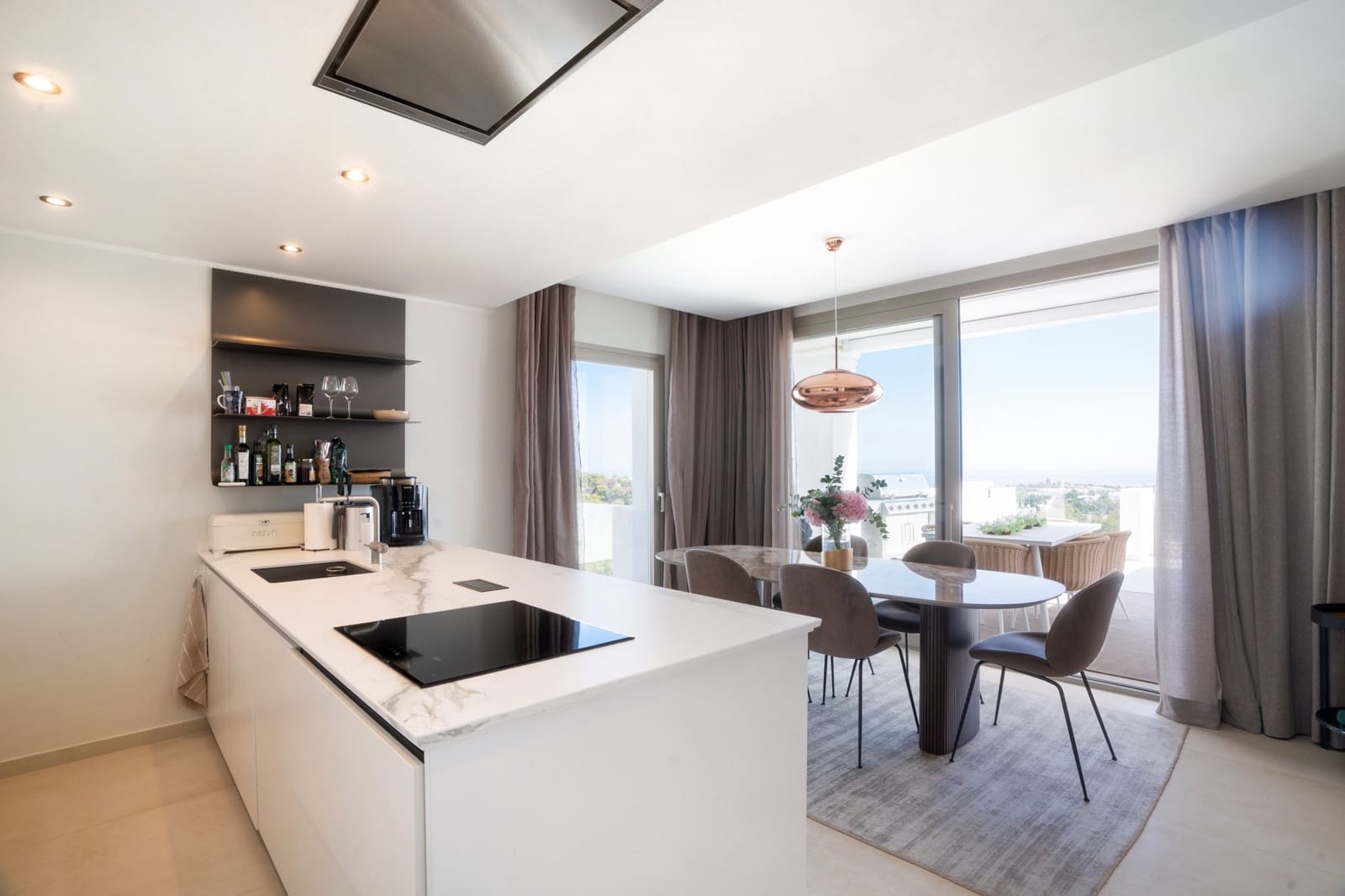 2 soverom Leilighet til salgs i Marbella med svømmebasseng garasje - € 1 420 000 (Ref: 9848875)