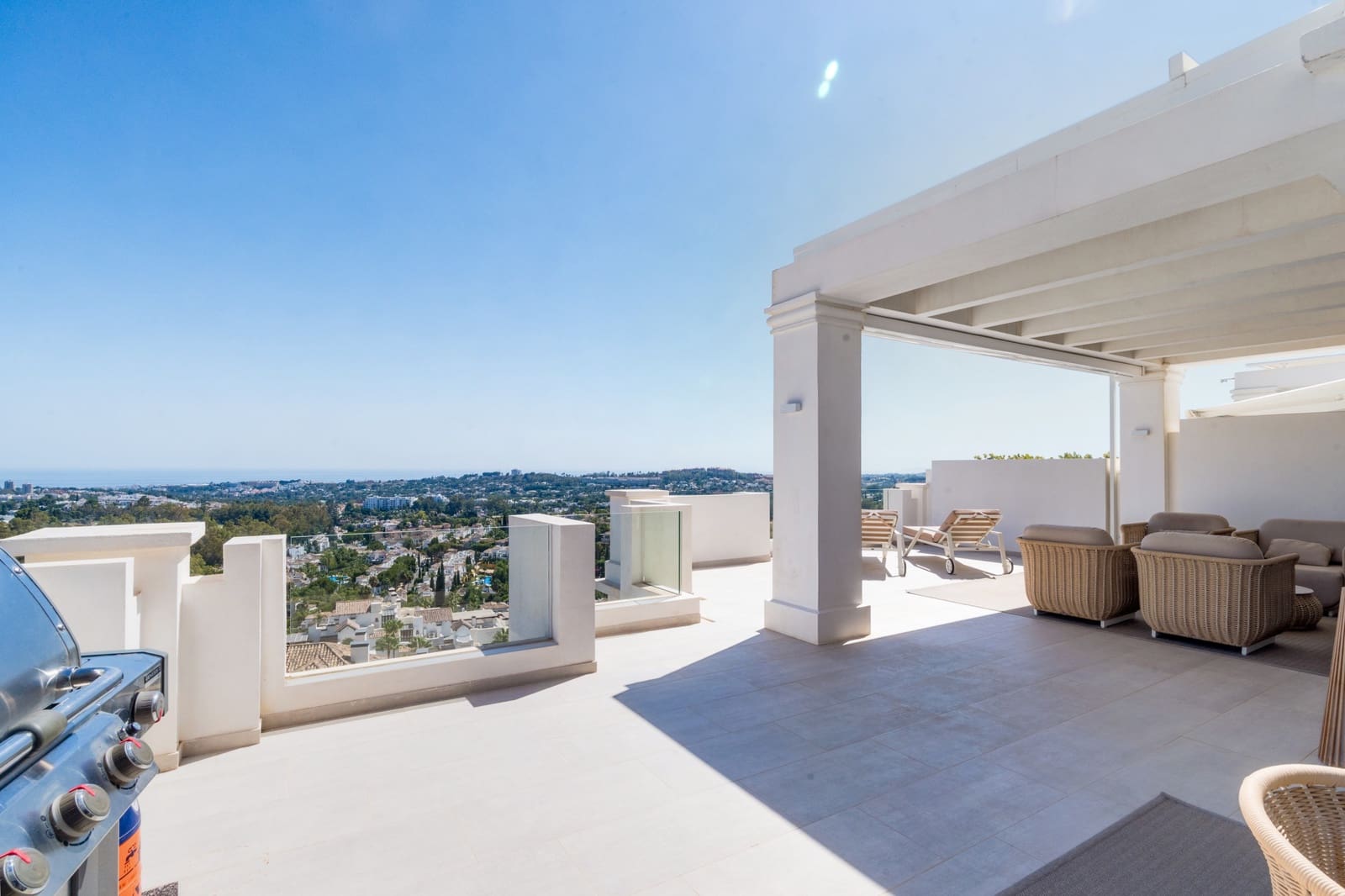 2 soverom Leilighet til salgs i Marbella med svømmebasseng garasje - € 1 420 000 (Ref: 9848875)