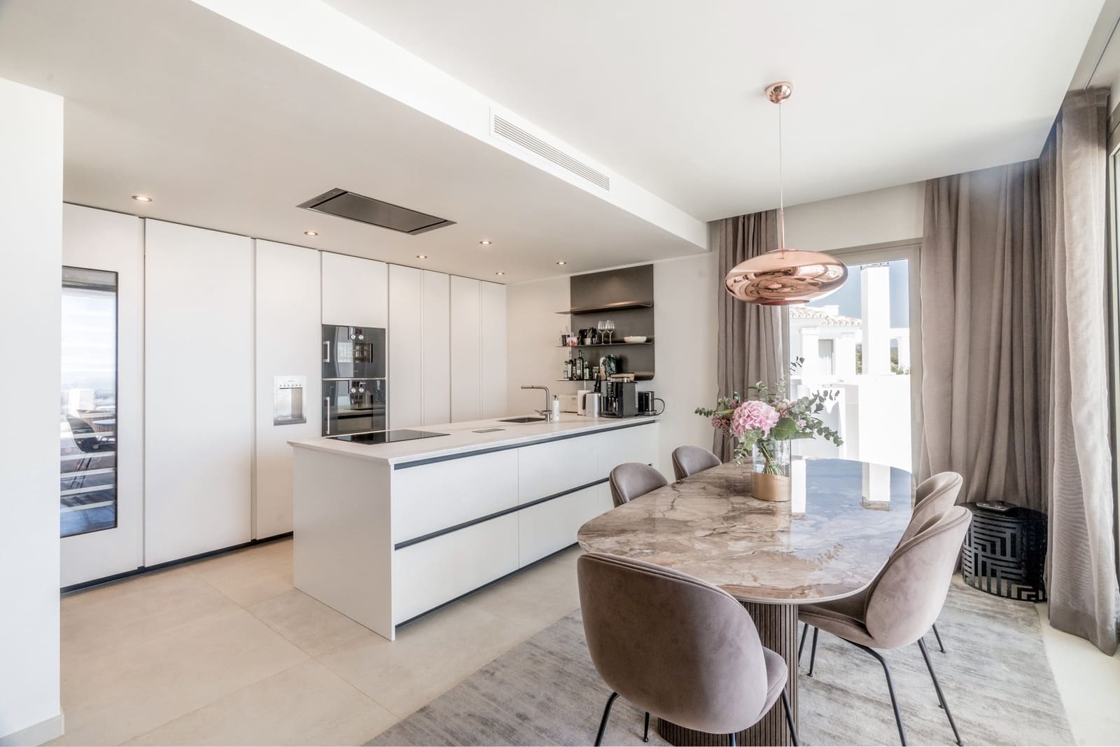 2 soverom Leilighet til salgs i Marbella med svømmebasseng garasje - € 1 420 000 (Ref: 9848875)