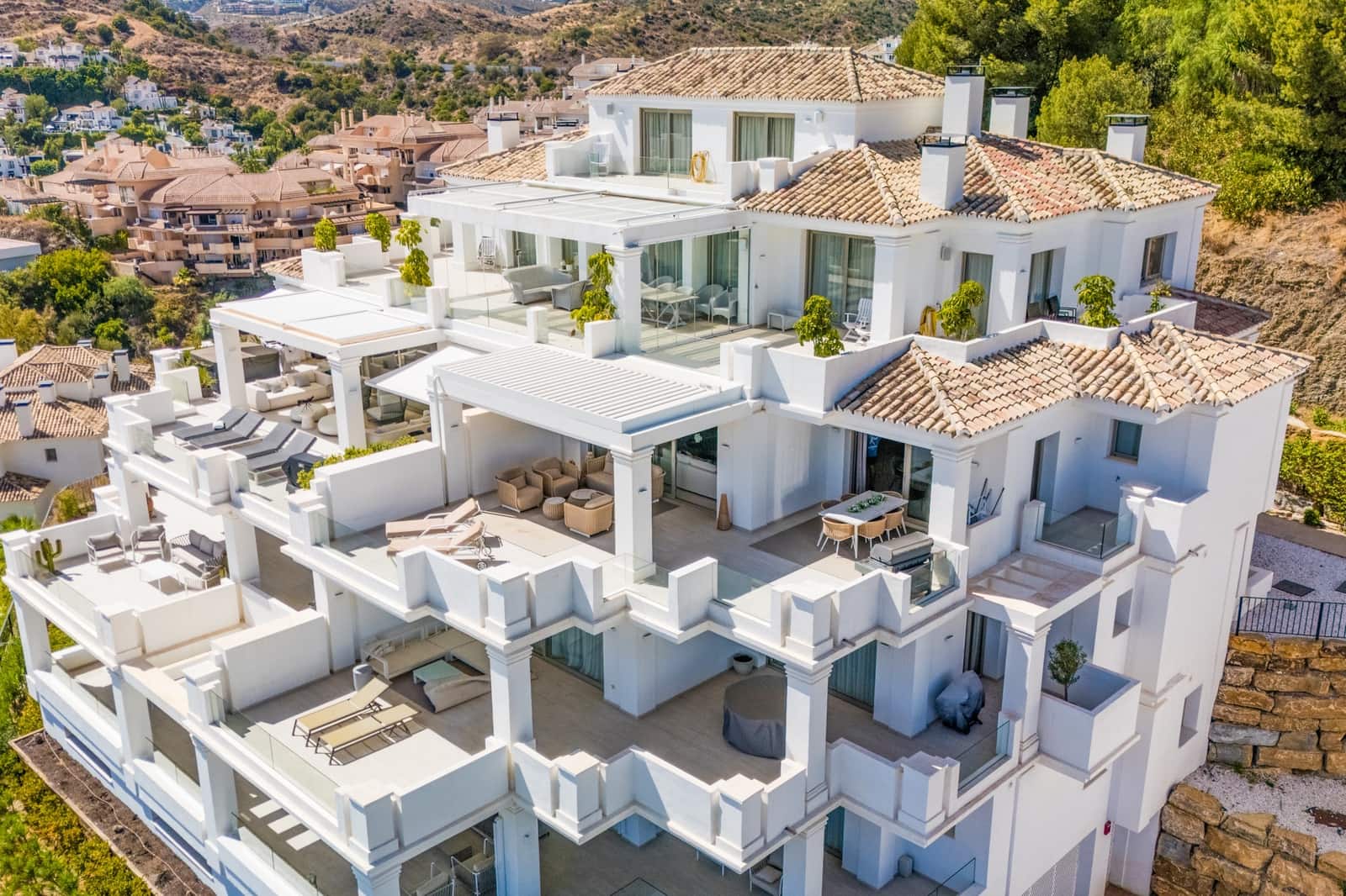 2 soverom Leilighet til salgs i Marbella med svømmebasseng garasje - € 1 420 000 (Ref: 9848875)