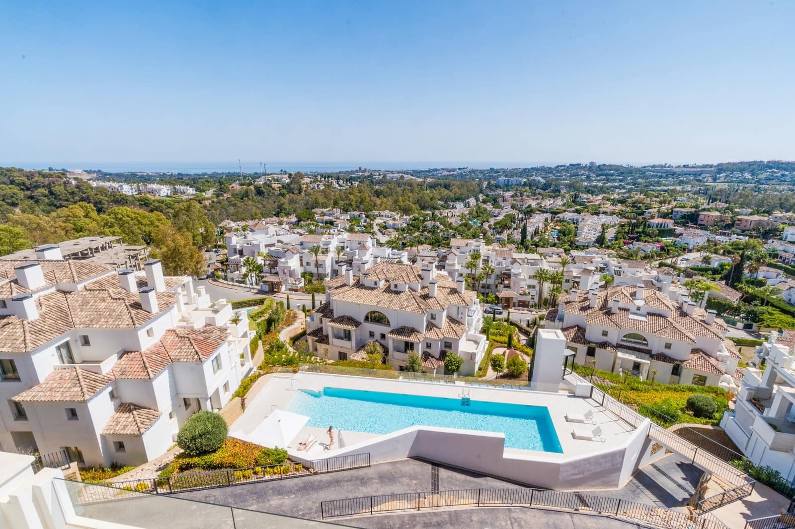 2 soverom Leilighet til salgs i Marbella med svømmebasseng garasje - € 1 420 000 (Ref: 9848875)
