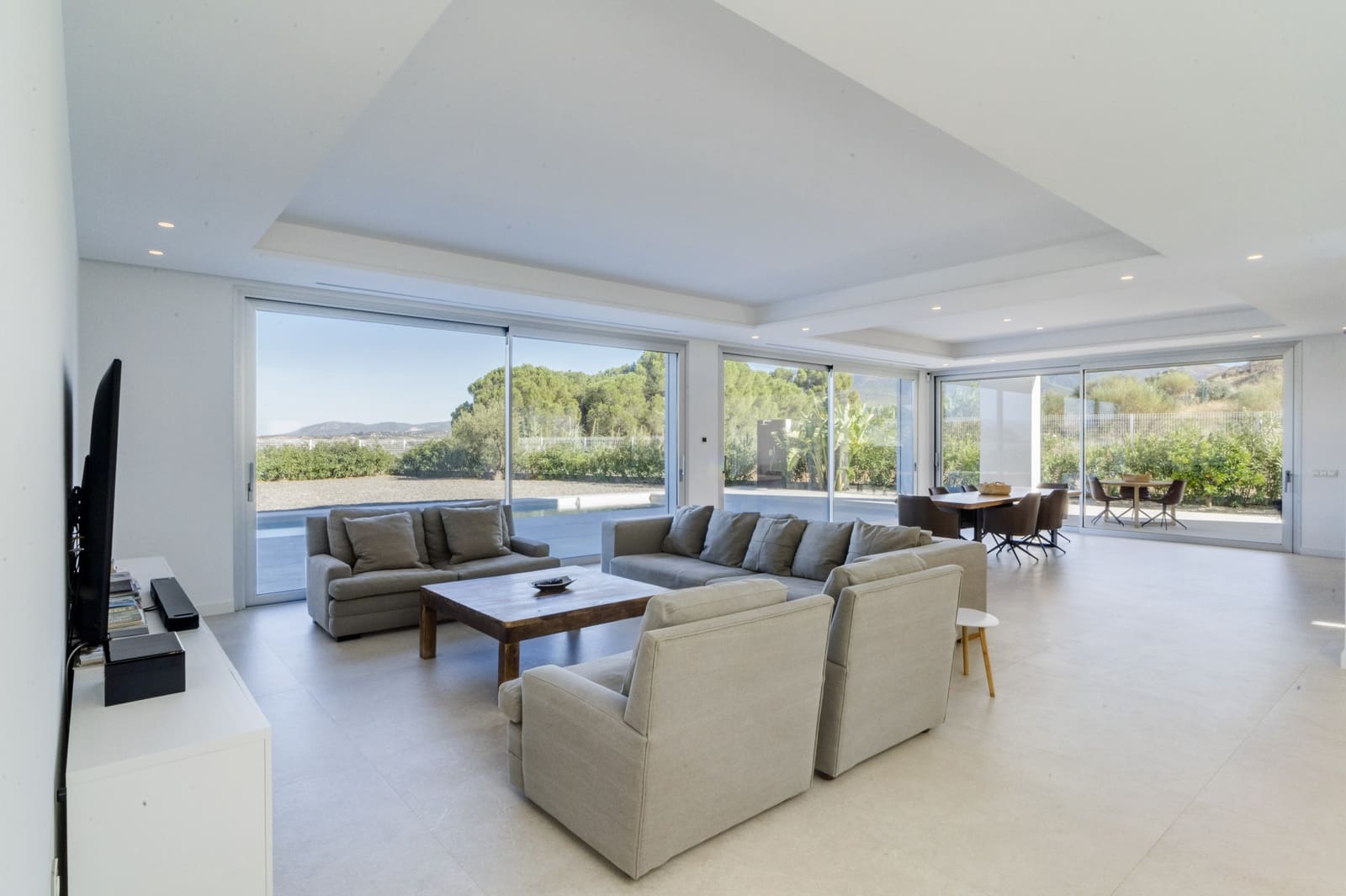 4 bedroom Villa for sale in Coin with pool garage - € 1,950,000 (Ref: 9848876)