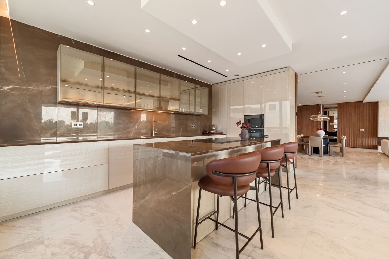 Ático de 4 habitaciones en Marbella en venta con piscina garaje - 11.400.000 € (Ref: 9848877)