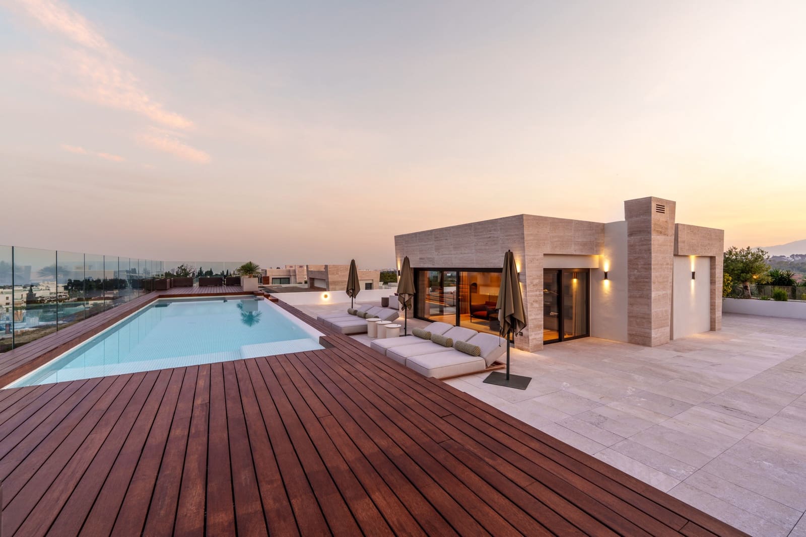 Ático de 4 habitaciones en Marbella en venta con piscina garaje - 11.400.000 € (Ref: 9848877)