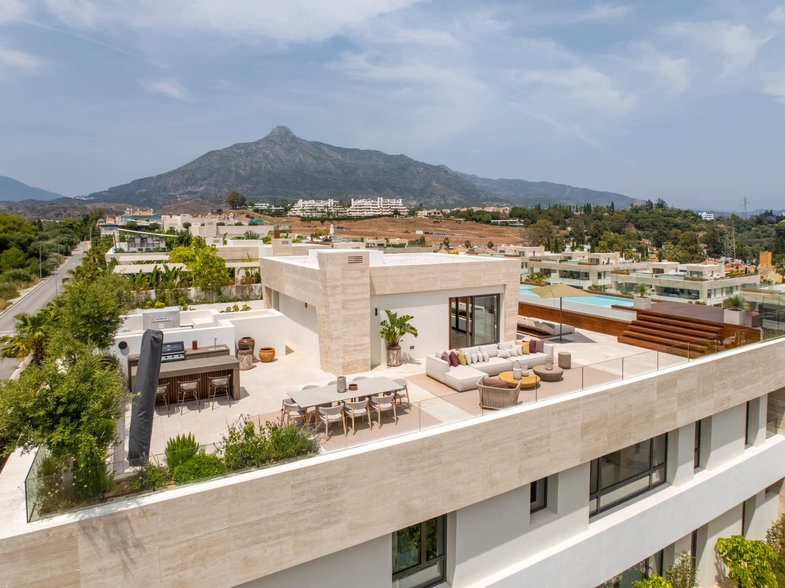 Ático de 4 habitaciones en Marbella en venta con piscina garaje - 11.400.000 € (Ref: 9848877)