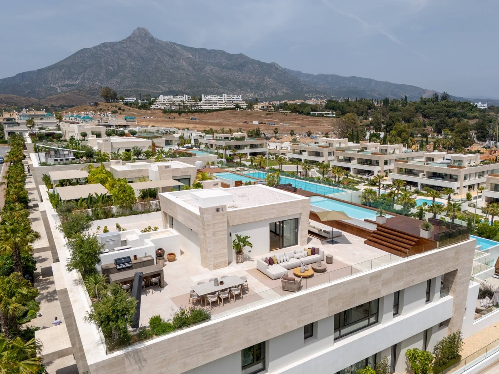 Ático de 4 habitaciones en Marbella en venta con piscina garaje - 11.400.000 € (Ref: 9848877)
