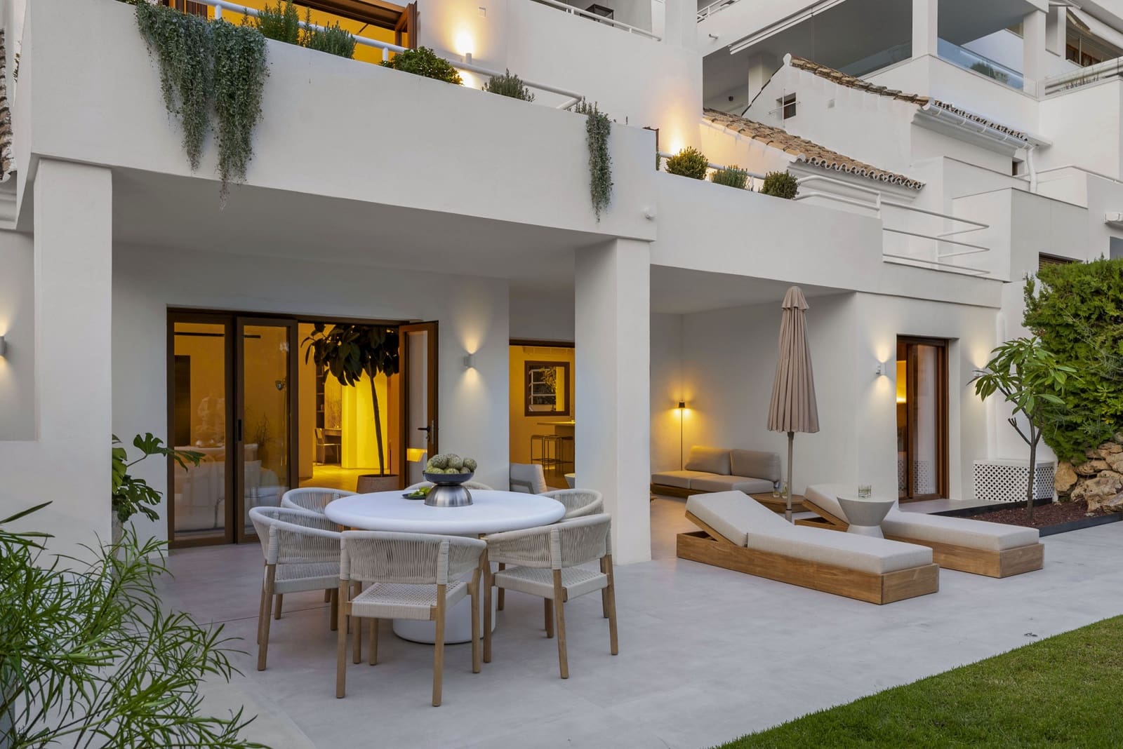 4 bedroom Apartment for sale in Marbella with pool garage - € 2,250,000 (Ref: 9848881)