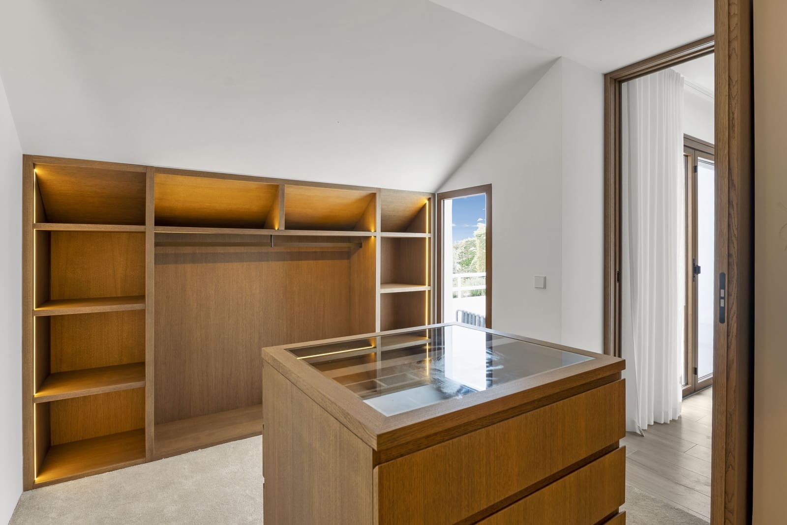 4 bedroom Apartment for sale in Marbella with pool garage - € 2,250,000 (Ref: 9848881)