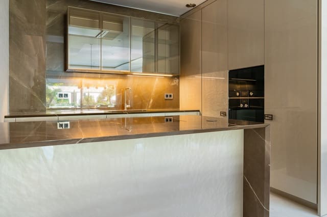 4 sovrum Lägenhet till salu i Lomas De Marbella, Marbella med pool garage - 4 300 000 € (Ref: 9848883)