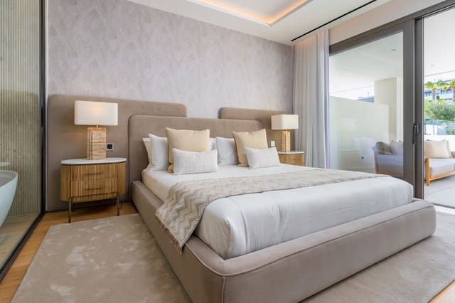 Apartamento de 4 habitaciones en Lomas De Marbella, Marbella en venta con piscina garaje - 4.500.000 € (Ref: 9848884)