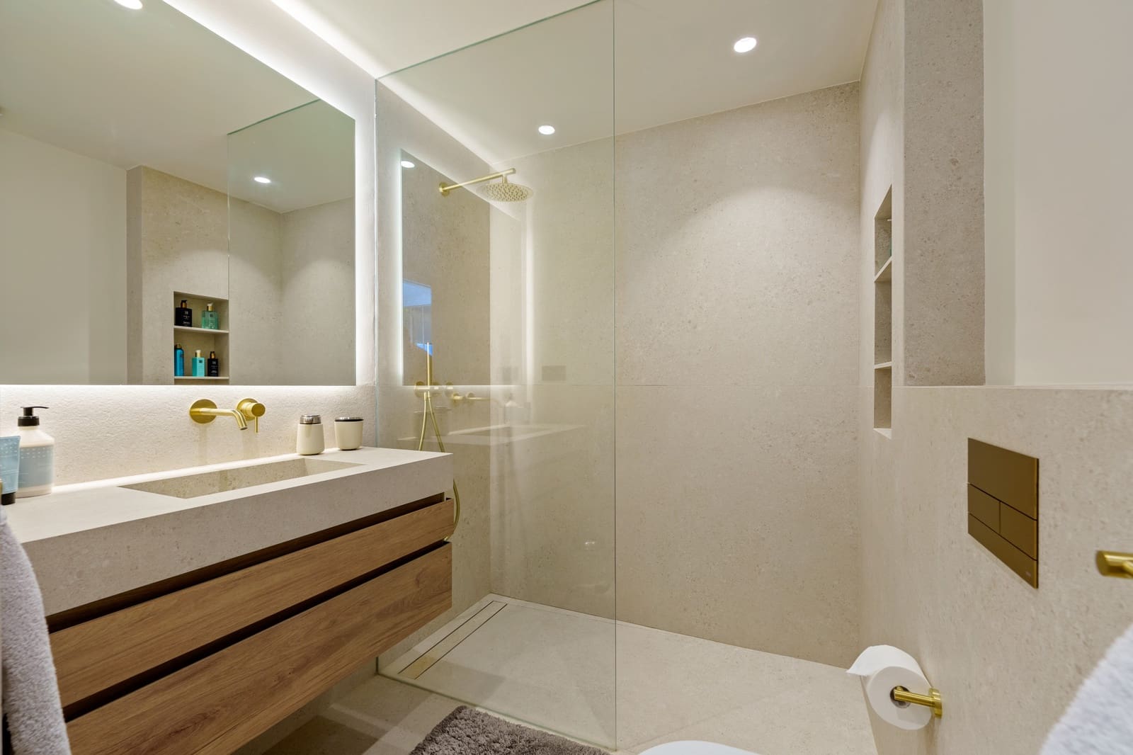 2 bedroom Apartment for sale in Marbella with pool garage - € 1,995,000 (Ref: 9858961)