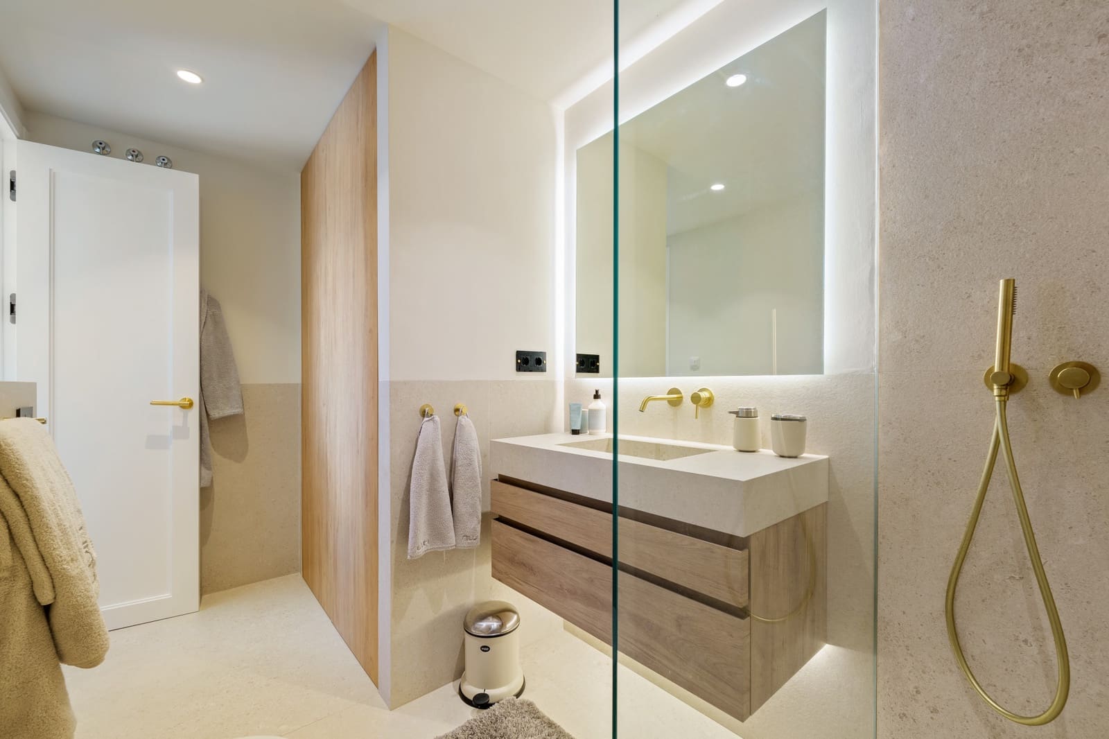 2 bedroom Apartment for sale in Marbella with pool garage - € 1,995,000 (Ref: 9858961)