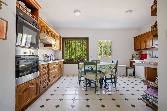 4 slaapkamer Villa te koop in La Merced, Marbella met zwembad garage - € 2.695.000 (Ref: 9858963)