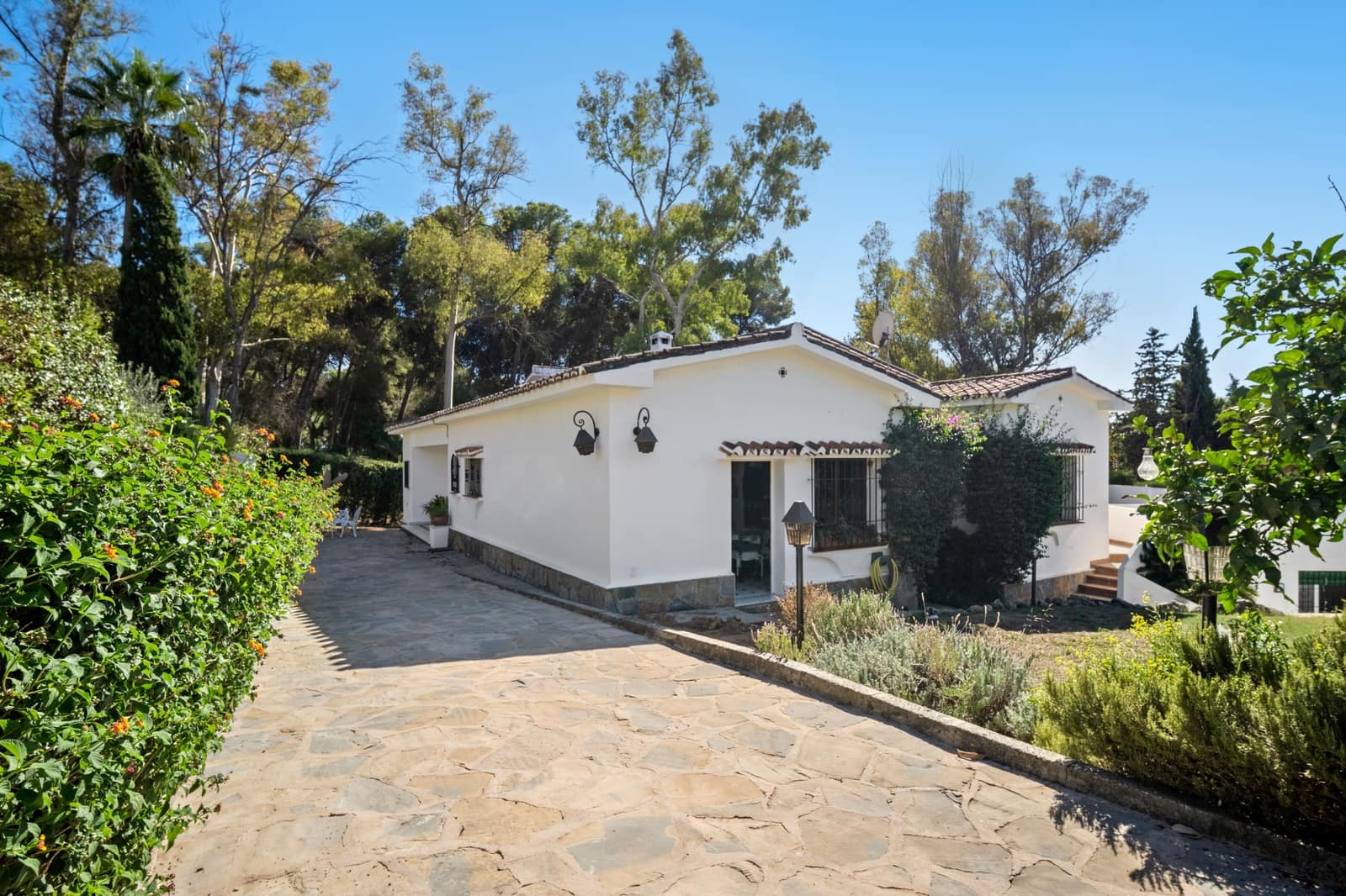 4 slaapkamer Villa te koop in Marbella met zwembad garage - € 2.695.000 (Ref: 9858963)