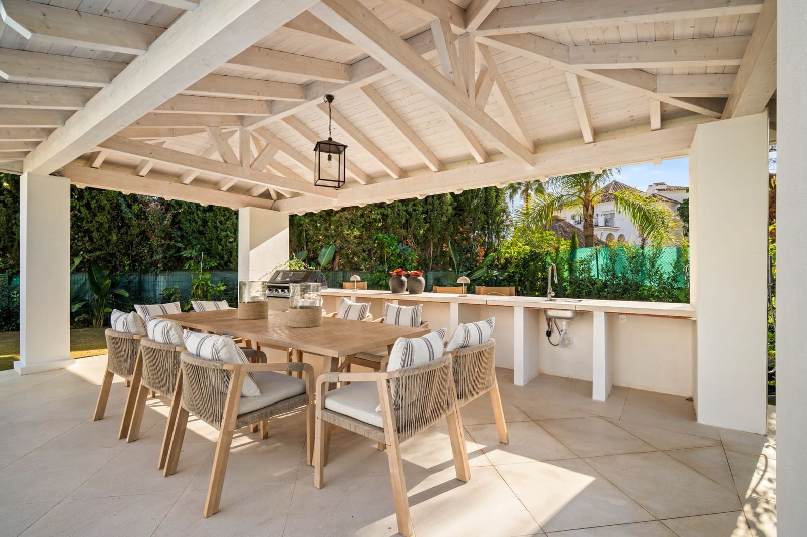 4 bedroom Villa for sale in Los Arqueros with pool garage - € 3,895,000 (Ref: 9861386)