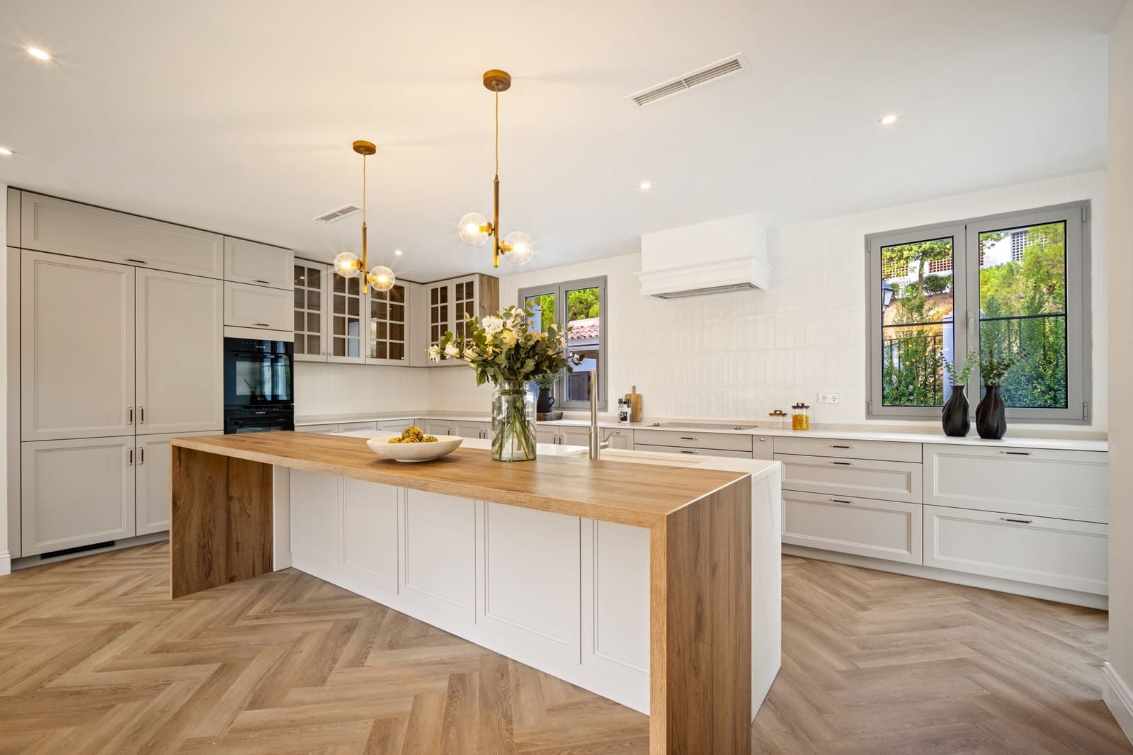 4 bedroom Villa for sale in Los Arqueros with pool garage - € 3,895,000 (Ref: 9861386)