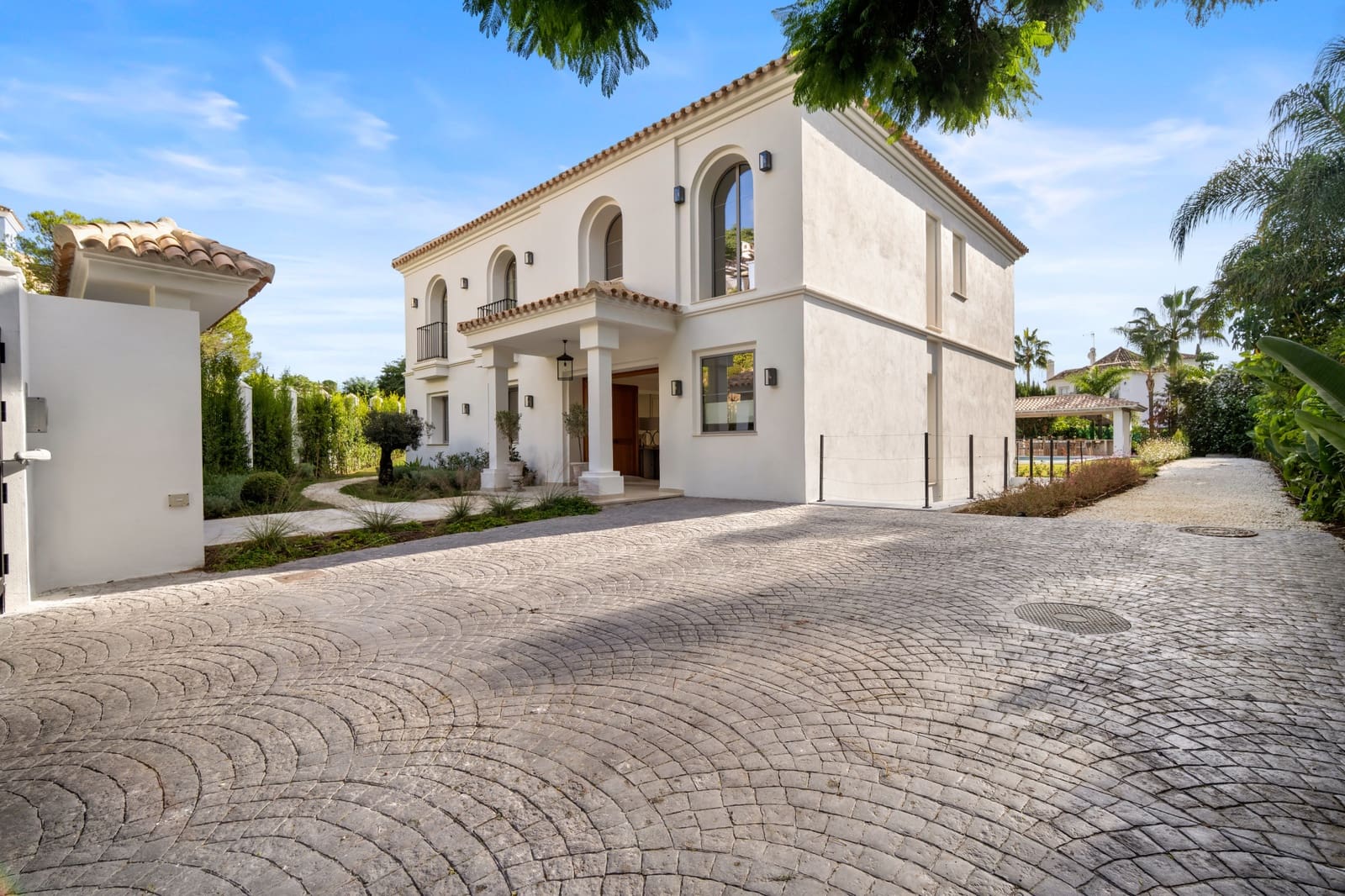 4 bedroom Villa for sale in Los Arqueros with pool garage - € 3,895,000 (Ref: 9861386)
