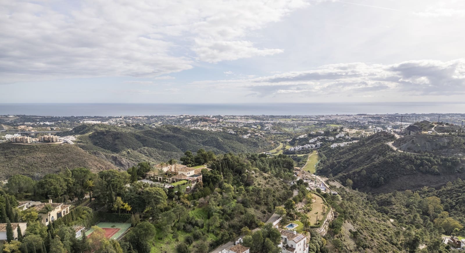 6 bedroom Villa for sale in El Madronal with pool garage - € 3,499,000 (Ref: 9866327)