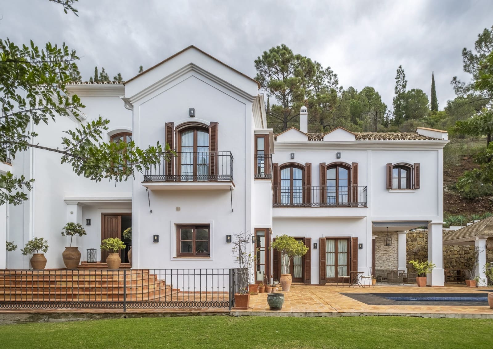6 bedroom Villa for sale in El Madronal with pool garage - € 3,499,000 (Ref: 9866327)