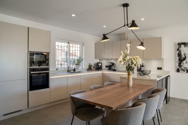 4 soverom Hus til salgs i Los Naranjos, Marbella med svømmebasseng garasje - € 1 195 000 (Ref: 9866328)