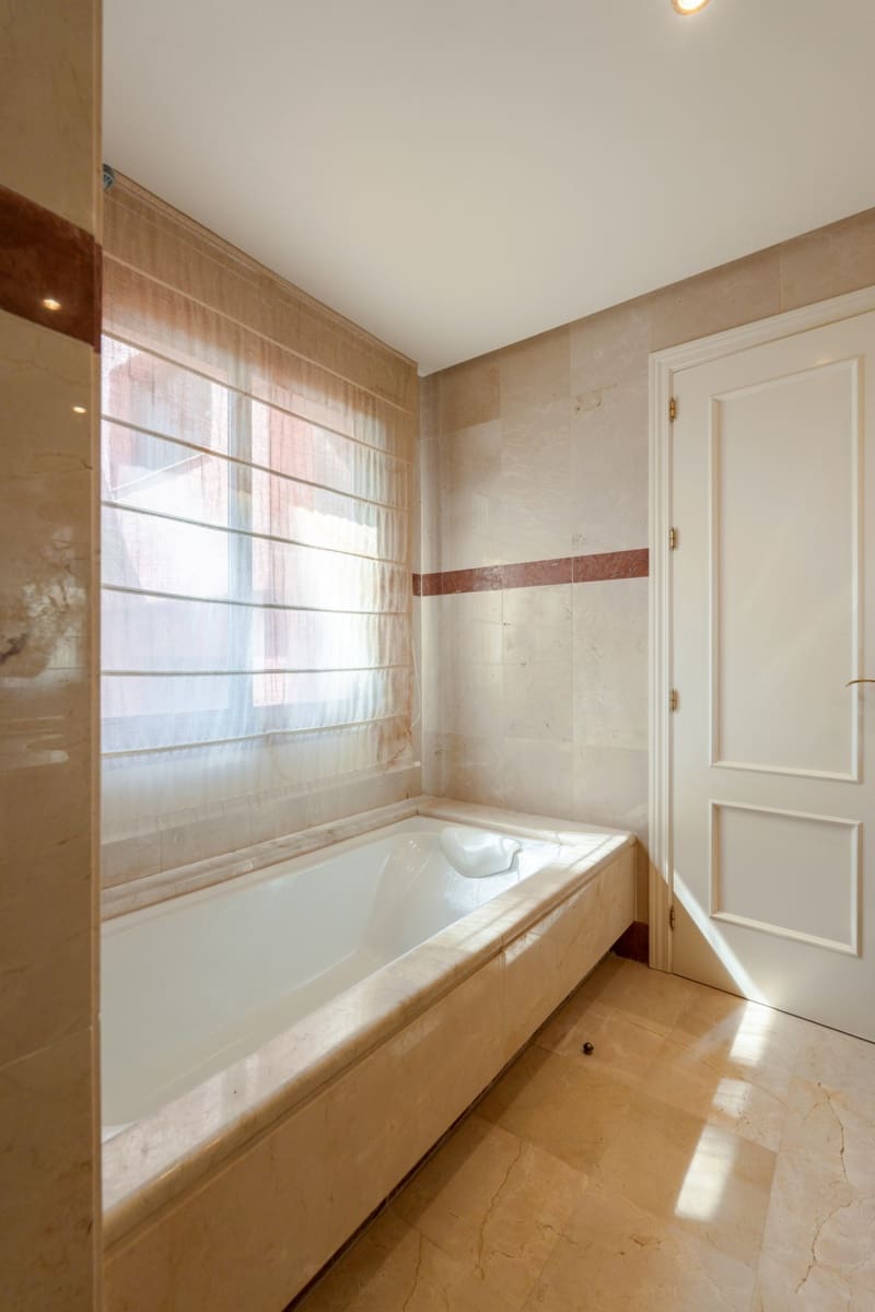 3 bedroom Penthouse for sale in Guadalmansa with pool garage - € 1,499,000 (Ref: 9866329)
