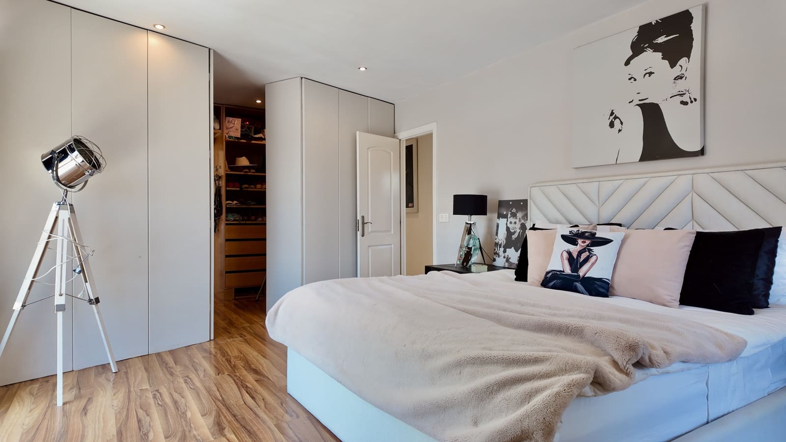 4 chambre Villa/Maison à vendre à Nueva Andalucia avec piscine garage - 1 495 000 € (Ref: 9875542)