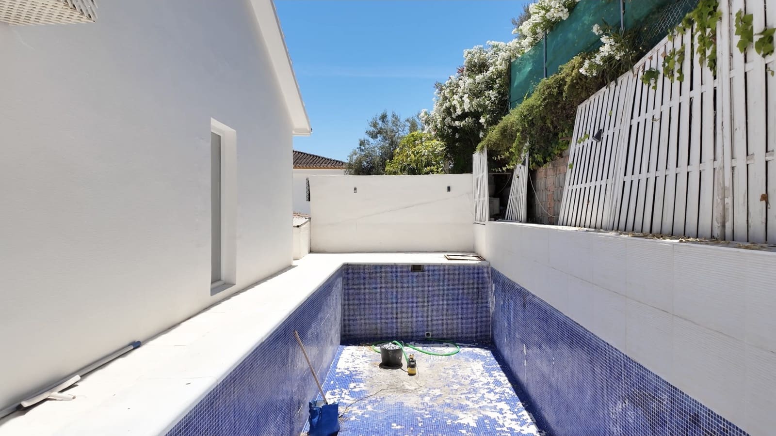 4 chambre Villa/Maison à vendre à Nueva Andalucia avec piscine garage - 1 495 000 € (Ref: 9875542)