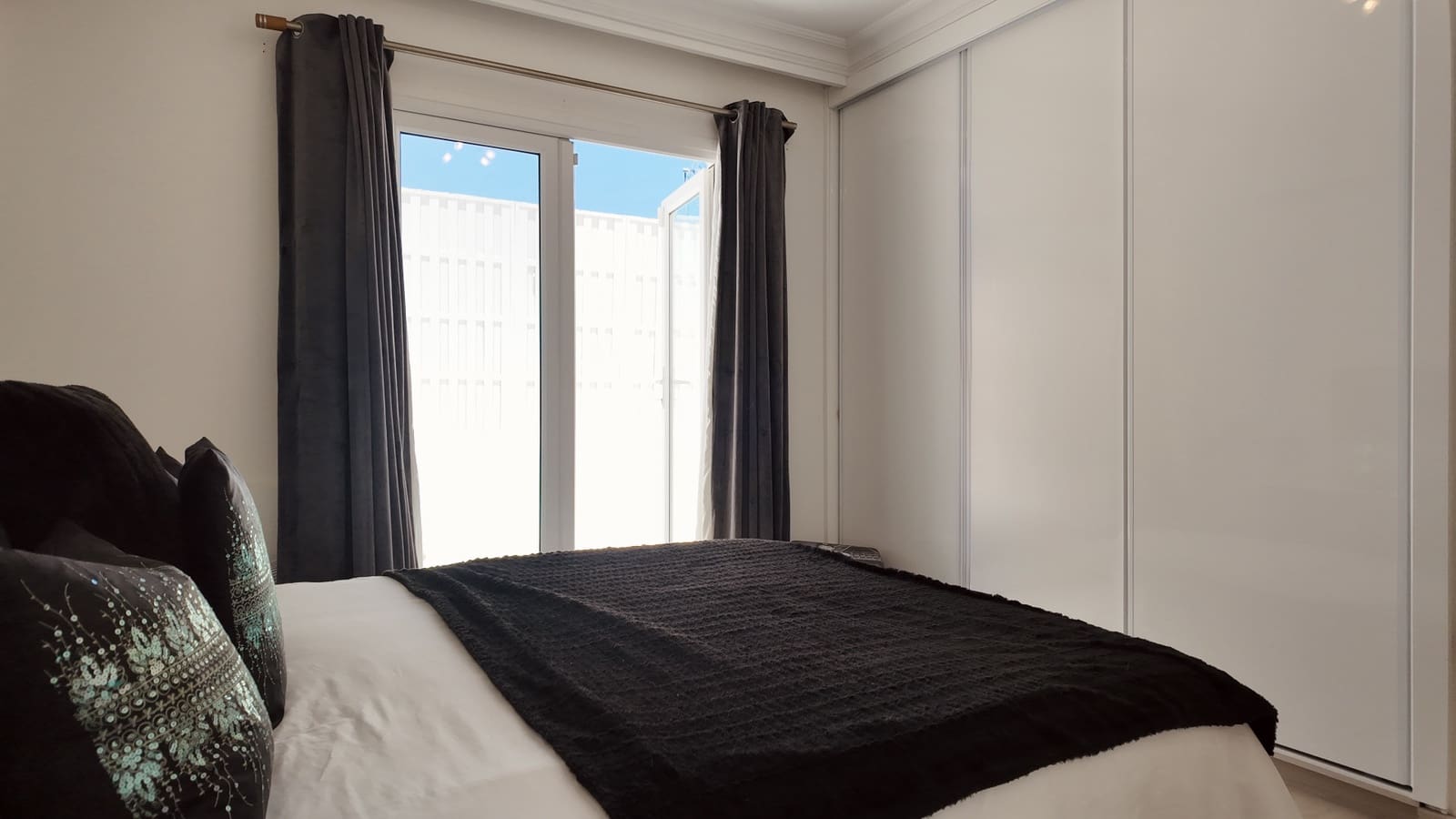 4 chambre Villa/Maison à vendre à Nueva Andalucia avec piscine garage - 1 495 000 € (Ref: 9875542)