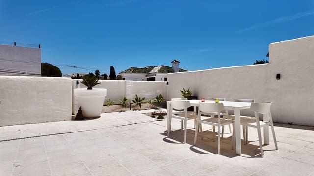 4 chambre Villa/Maison à vendre à Nueva Andalucía Centro, Marbella avec piscine garage - 1 495 000 € (Ref: 9875542)