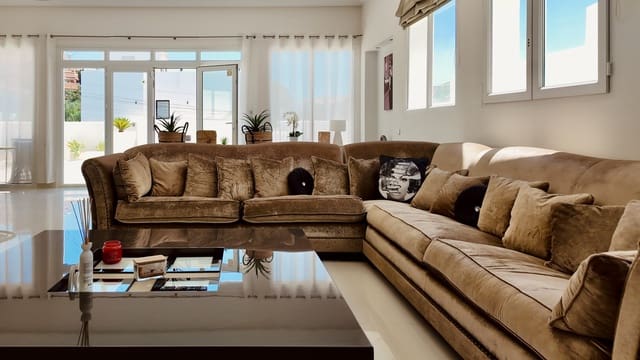 4 chambre Villa/Maison à vendre à Nueva Andalucía Centro, Marbella avec piscine garage - 1 495 000 € (Ref: 9875542)