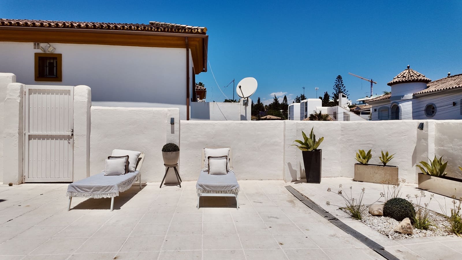 4 chambre Villa/Maison à vendre à Nueva Andalucia avec piscine garage - 1 495 000 € (Ref: 9875542)