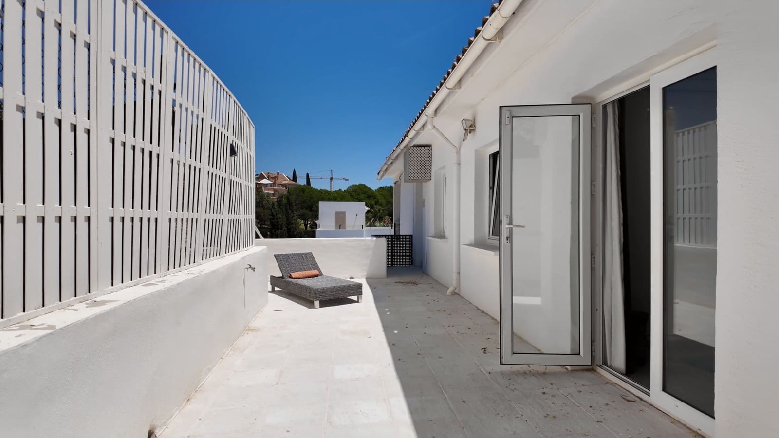 4 chambre Villa/Maison à vendre à Nueva Andalucia avec piscine garage - 1 495 000 € (Ref: 9875542)