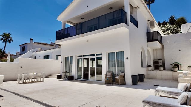 4 chambre Villa/Maison à vendre à Nueva Andalucía Centro, Marbella avec piscine garage - 1 495 000 € (Ref: 9875542)