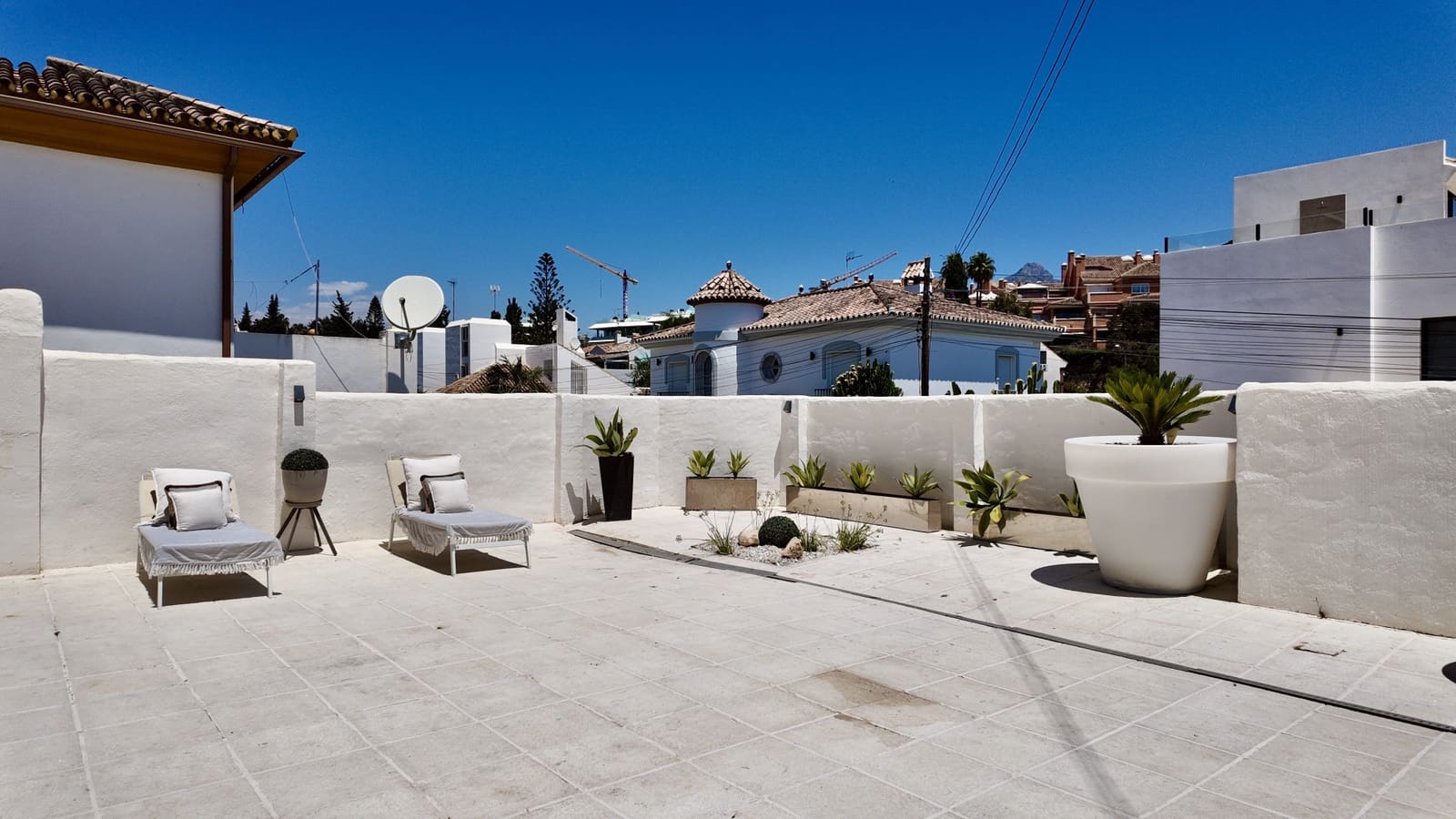 4 chambre Villa/Maison à vendre à Nueva Andalucia avec piscine garage - 1 495 000 € (Ref: 9875542)