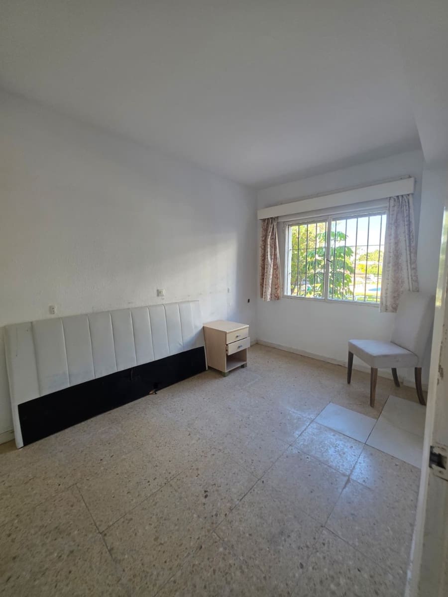2 bedroom Apartment for sale in Marbella with pool - € 320,000 (Ref: 9875543)