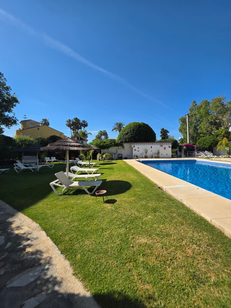 2 bedroom Apartment for sale in Marbella with pool - € 320,000 (Ref: 9875543)