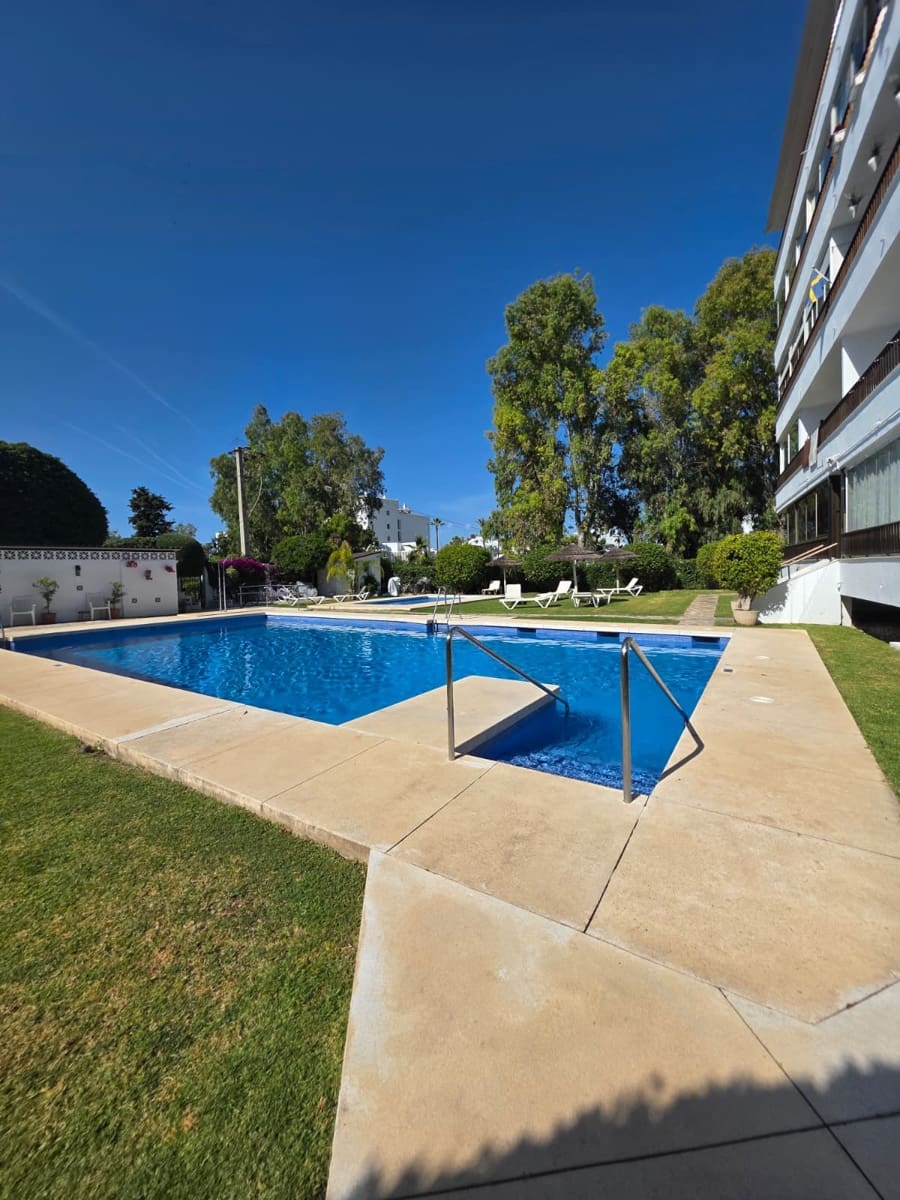 2 bedroom Apartment for sale in Marbella with pool - € 320,000 (Ref: 9875543)