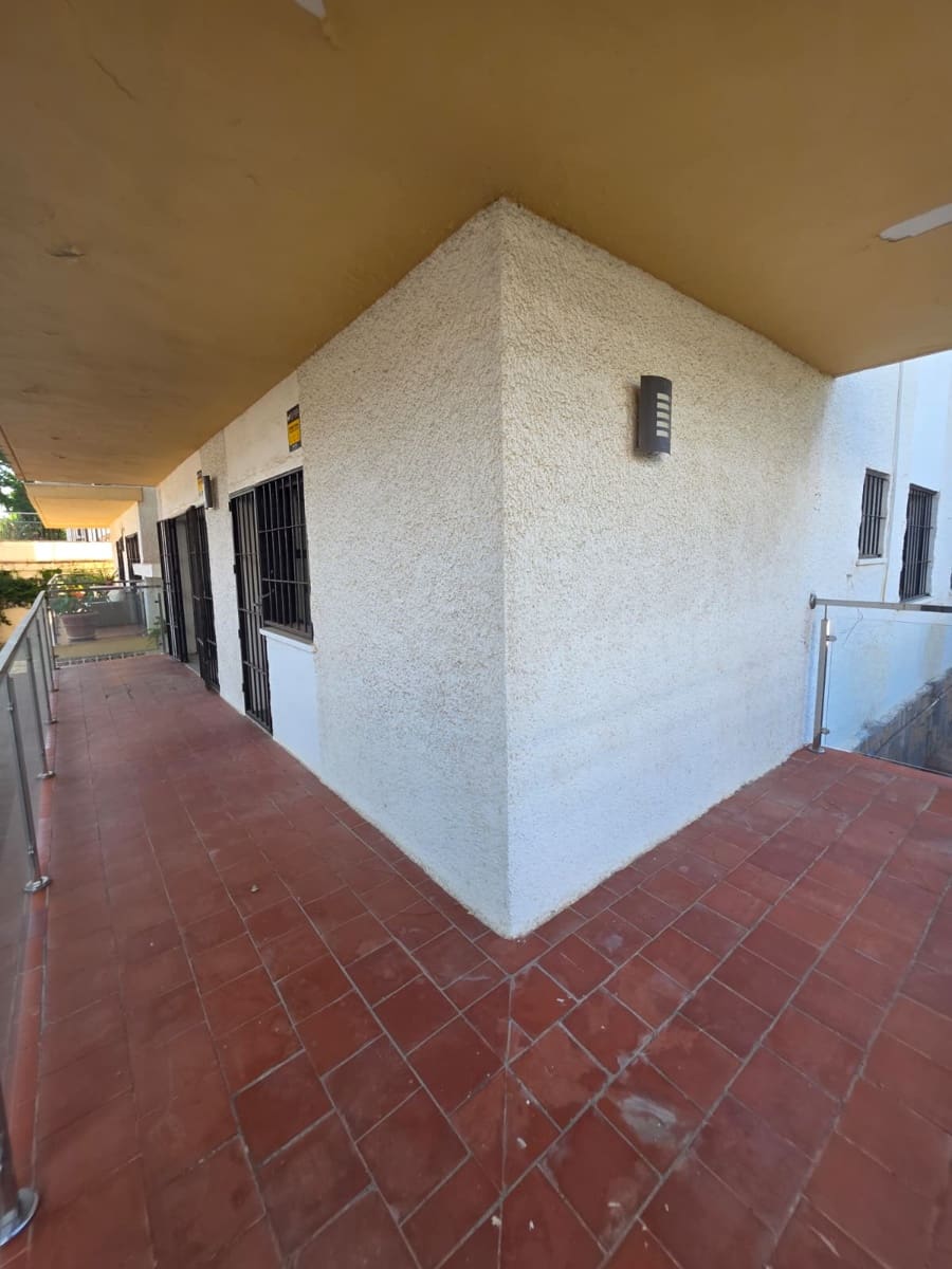 2 bedroom Apartment for sale in Marbella with pool - € 320,000 (Ref: 9875543)