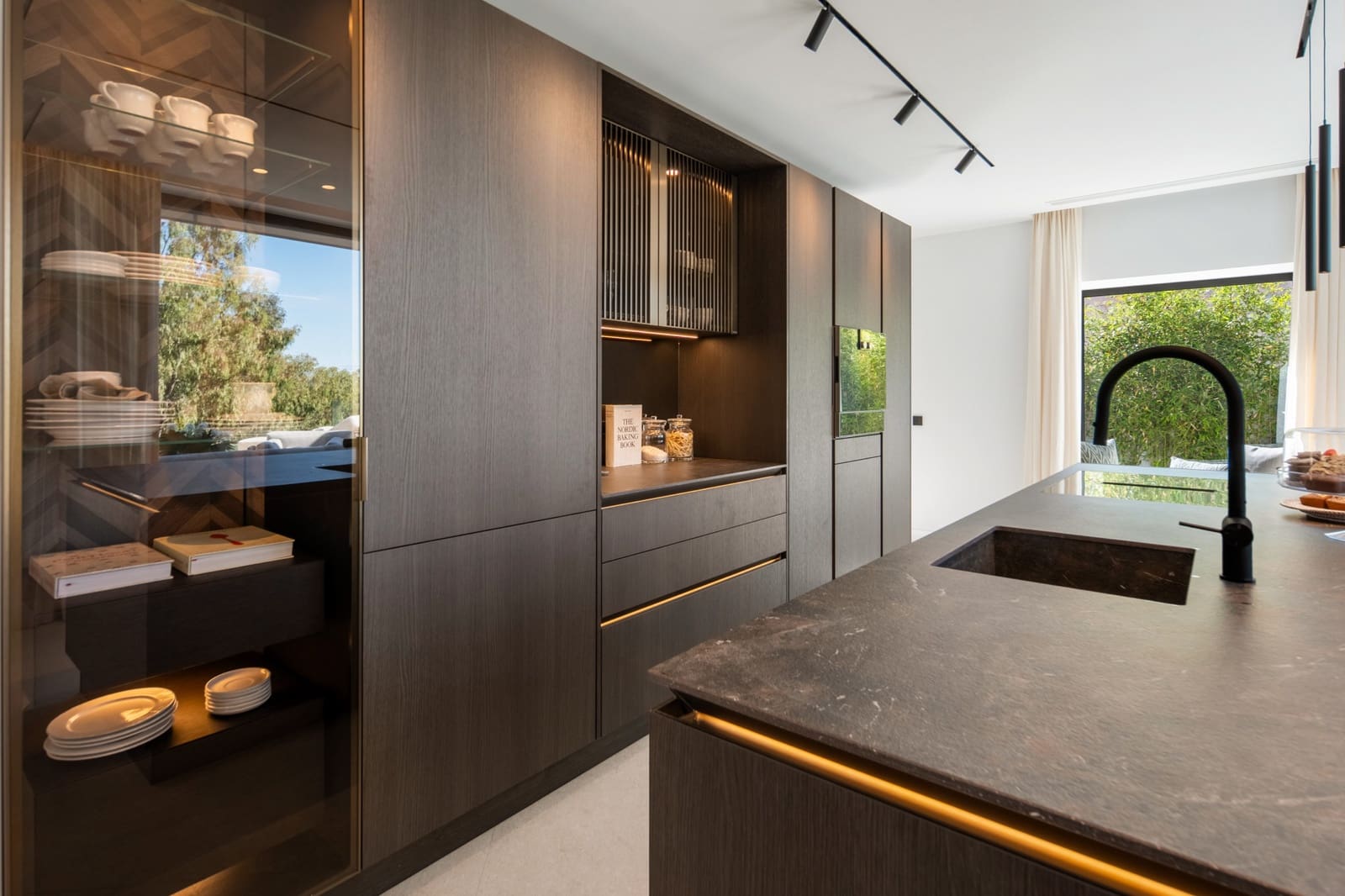 6 slaapkamer Villa te koop in Benahavis met zwembad garage - € 7.470.000 (Ref: 9891697)