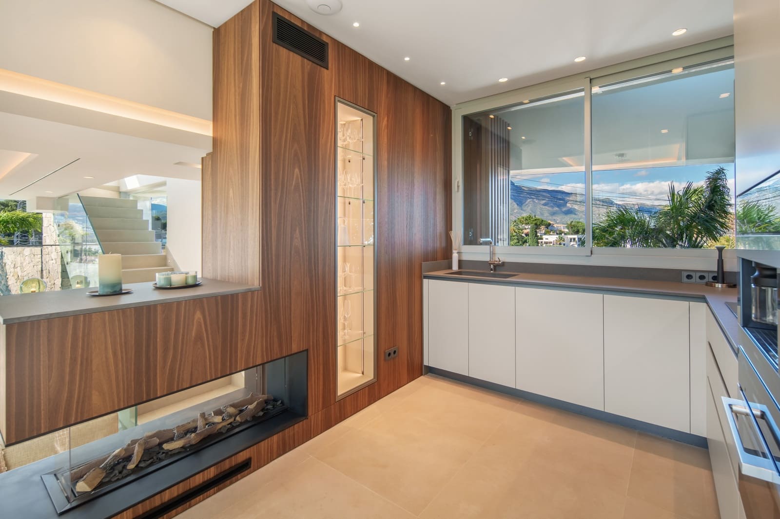 4 soveværelse Villa til salg i Nueva Andalucia med swimmingpool garage - € 2.775.000 (Ref: 9891698)