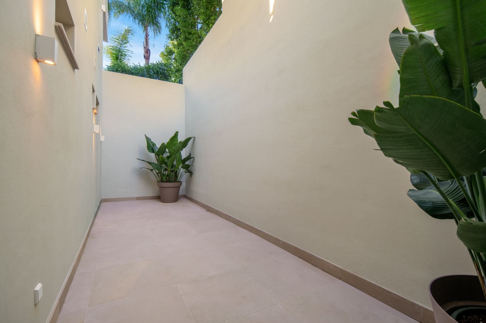 4 soveværelse Villa til salg i Nueva Andalucia med swimmingpool garage - € 2.775.000 (Ref: 9891698)