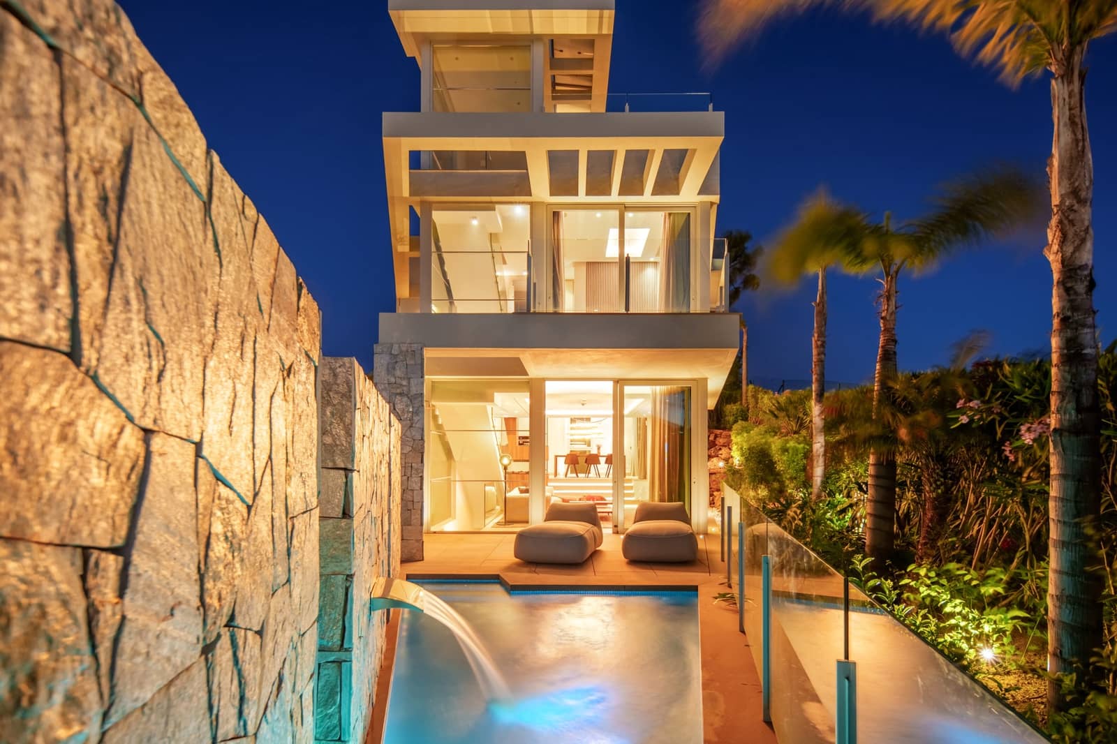 4 soveværelse Villa til salg i Nueva Andalucia med swimmingpool garage - € 2.775.000 (Ref: 9891698)